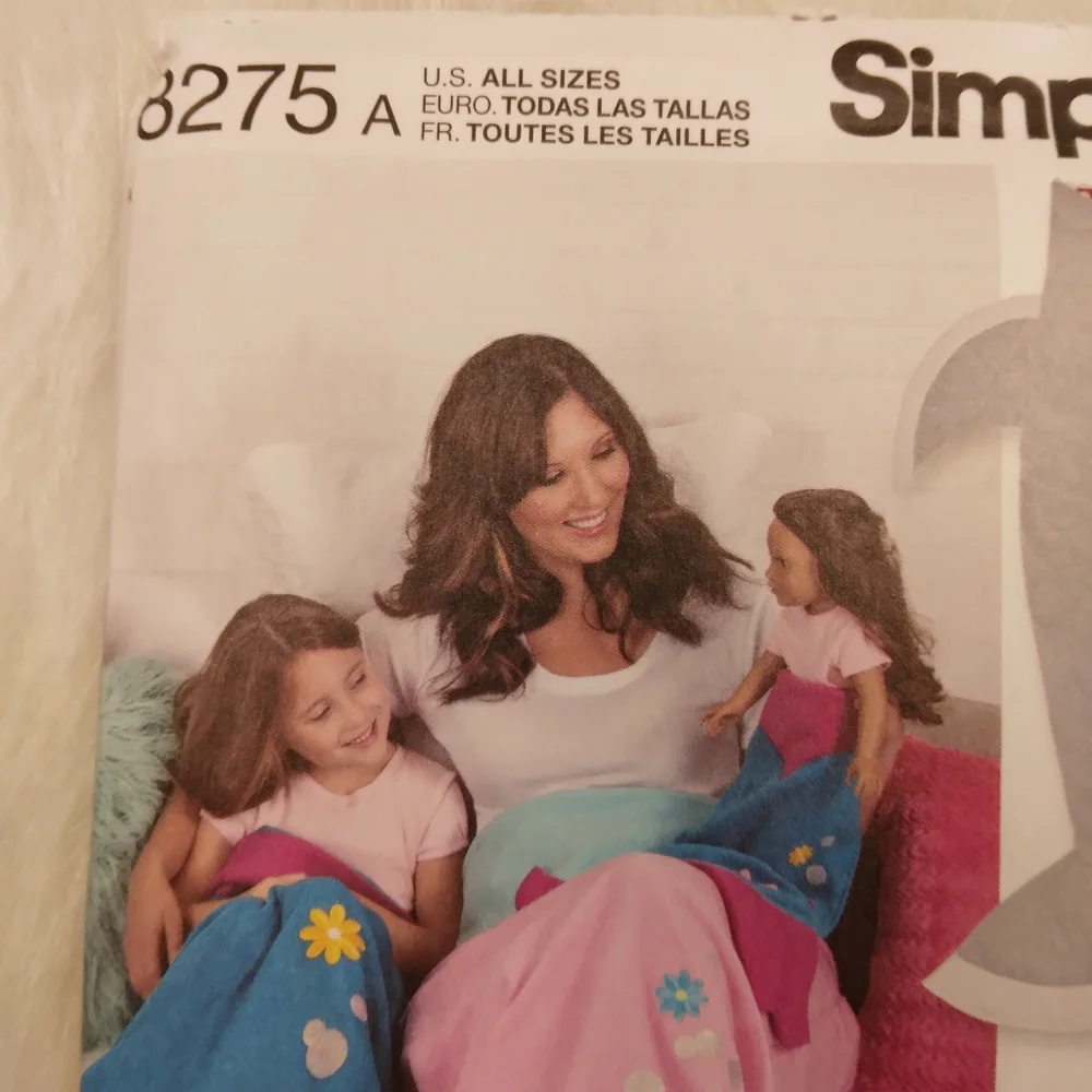 Simplicity 8275 Novelty Blankets for adult, child, & American Girl Doll,…